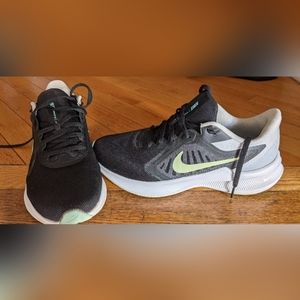 NIKE downshifter runners (US 8.5)